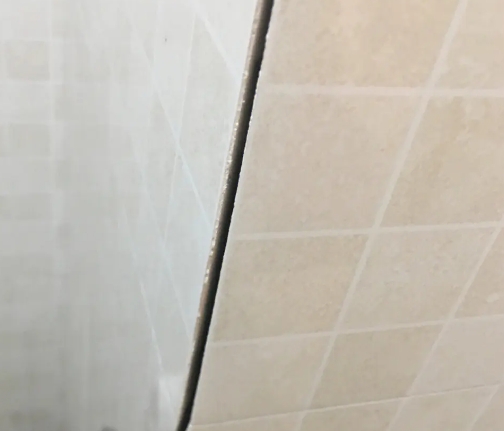 惠安瓷砖空鼓维修公司分享阳台瓷砖脱落的修复过程可以分为以下几个步骤