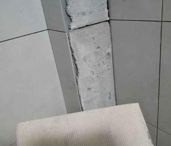 惠安瓷砖空鼓维修公司分享下厨房瓷砖脱落的补救措施。